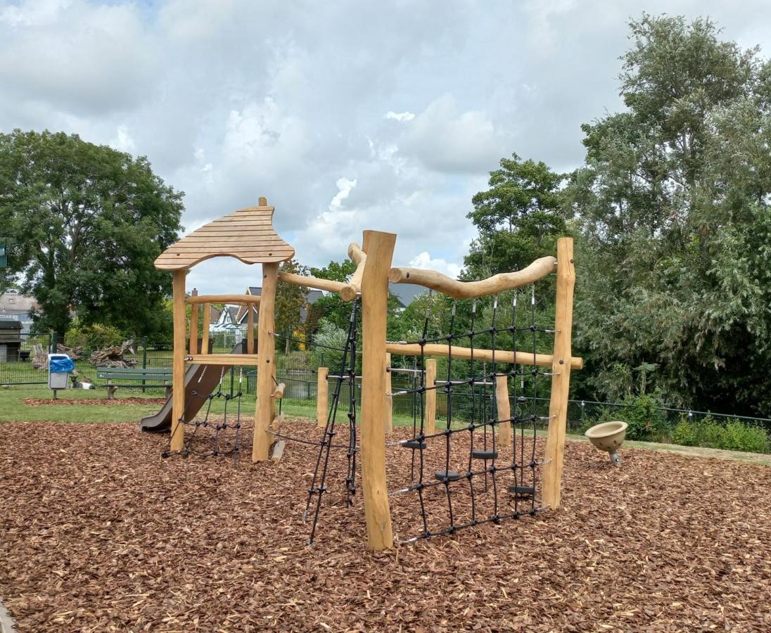 Huisje Britt Met Grote Tuin En Veel Privacy Dirkshorn 외부 사진