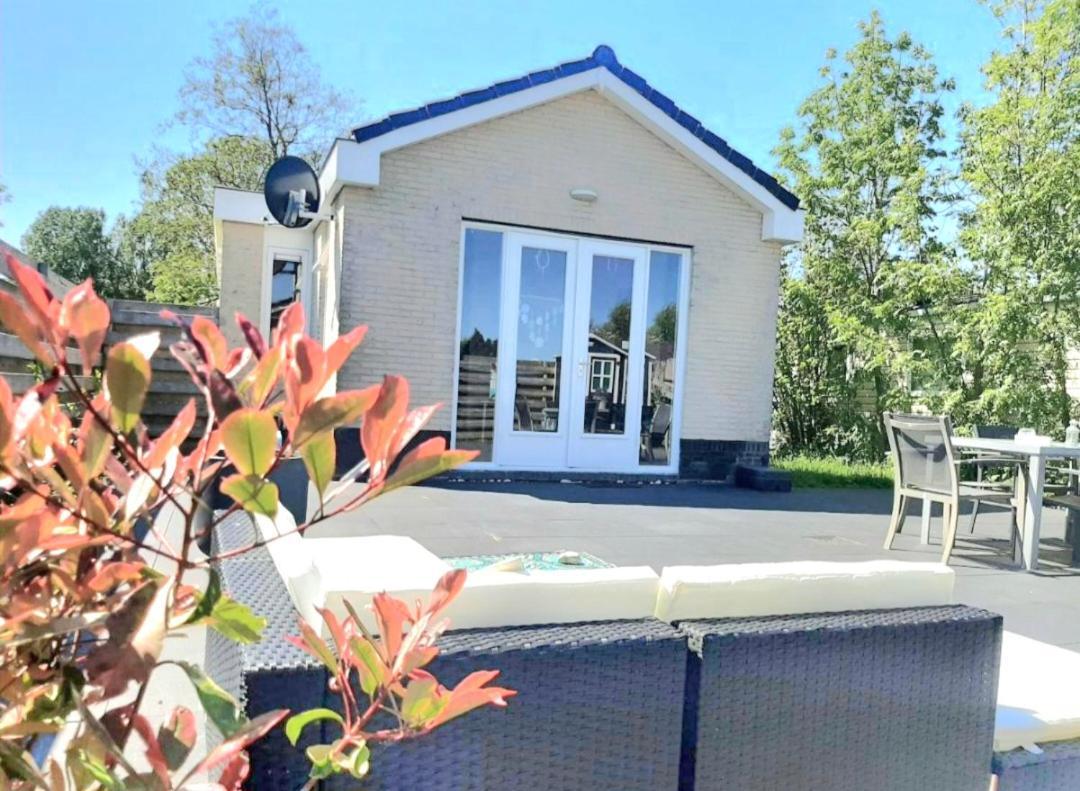 Huisje Britt Met Grote Tuin En Veel Privacy Dirkshorn 외부 사진